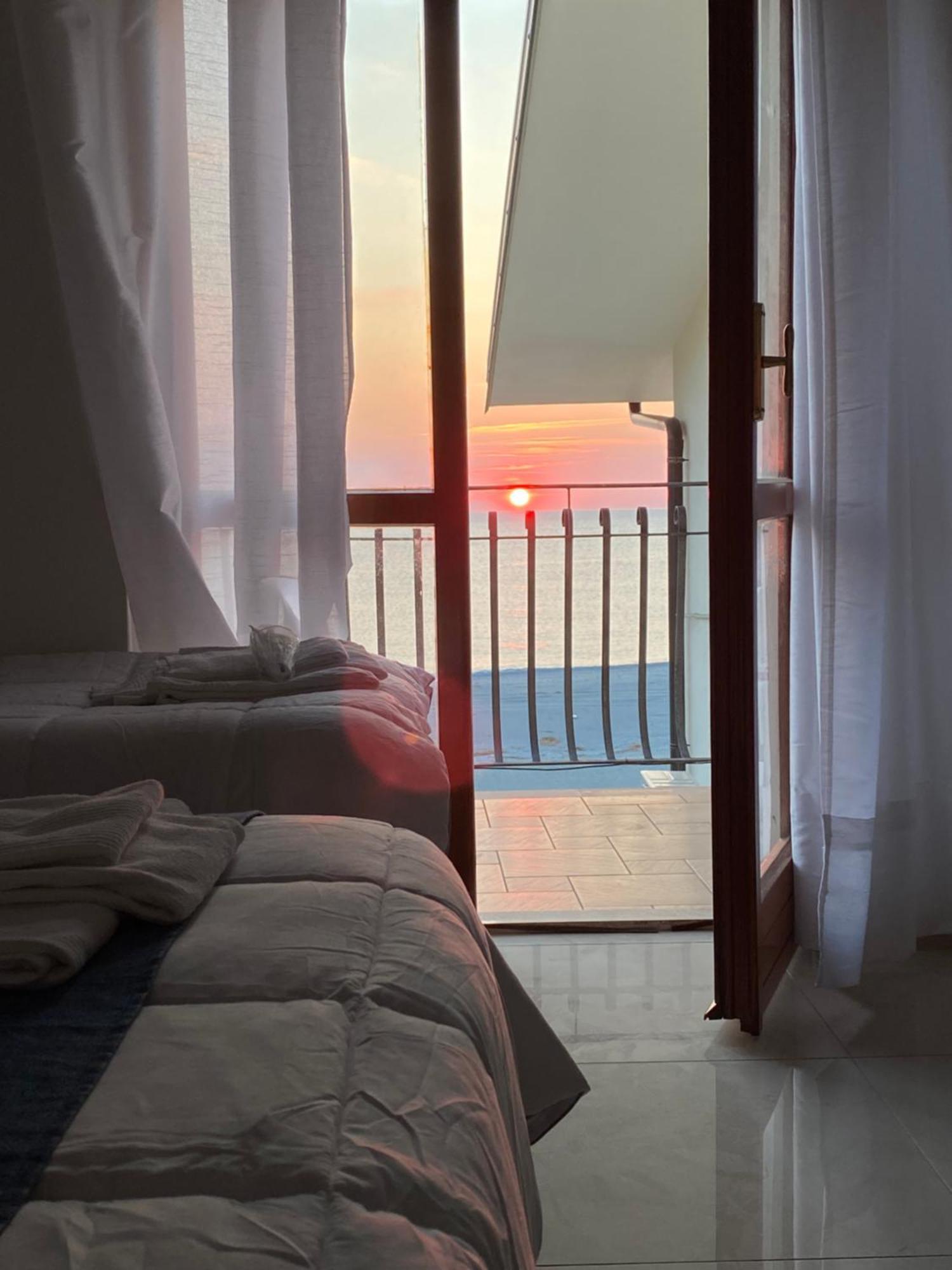 فاليرنا Vista Al Tramonto B&B المظهر الخارجي الصورة